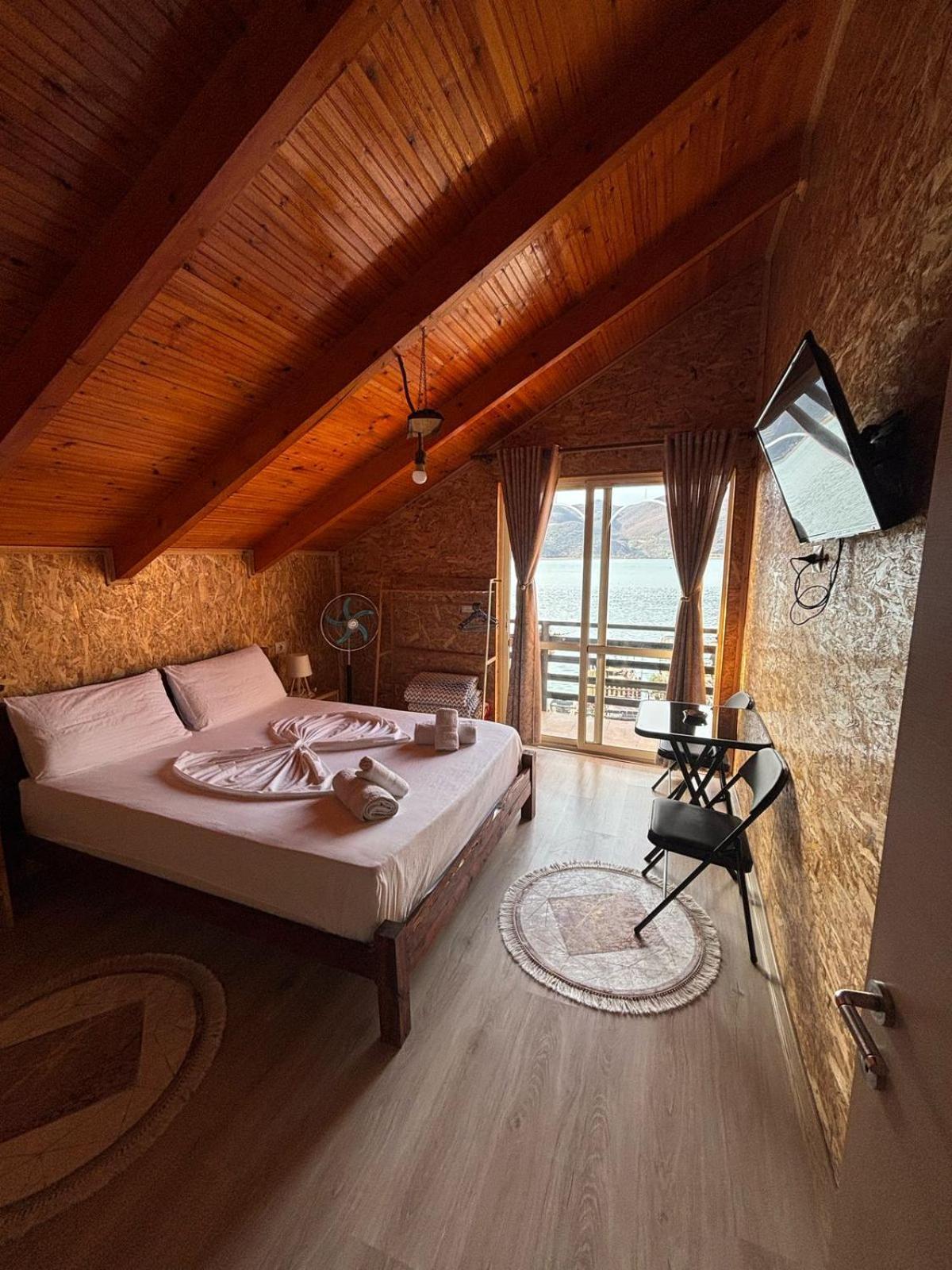 Lini Erda Lakeside Guesthouse מראה חיצוני תמונה