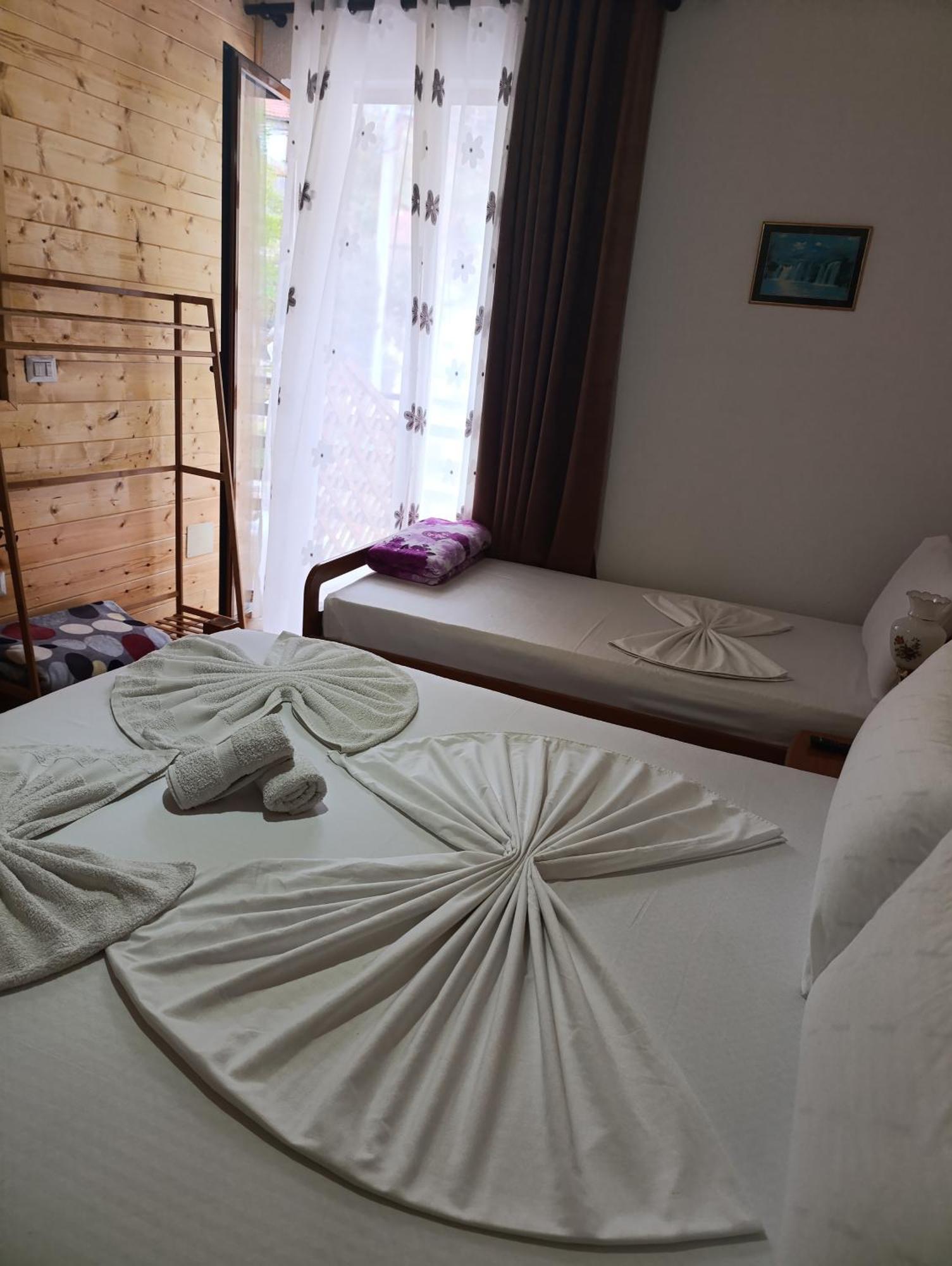 Lini Erda Lakeside Guesthouse חדר תמונה