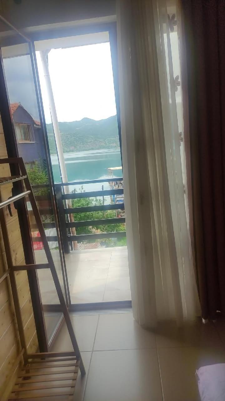 Lini Erda Lakeside Guesthouse חדר תמונה