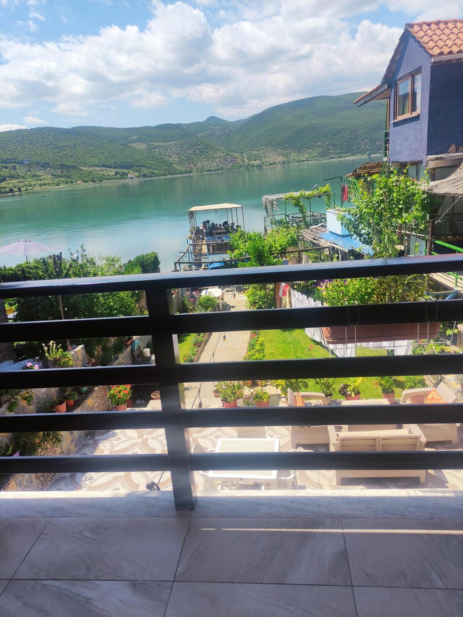 Lini Erda Lakeside Guesthouse מראה חיצוני תמונה